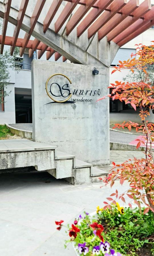 Limoni Luxury * Tirana